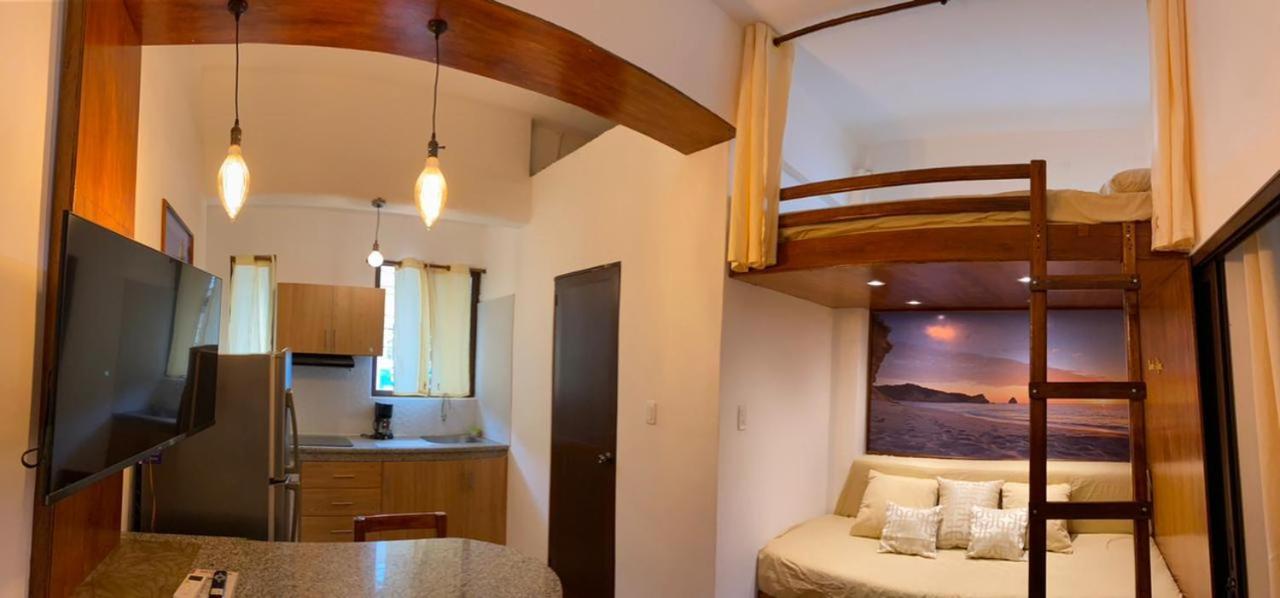 Haus Quentin Hotel Puerto Lopez Exterior photo