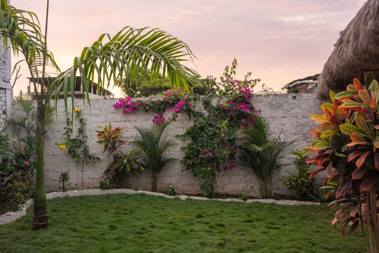 Haus Quentin Hotel Puerto Lopez Exterior photo